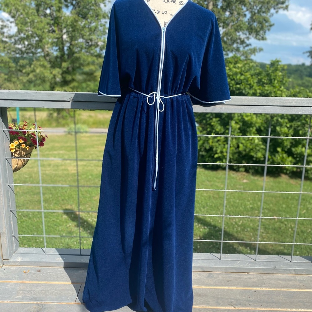 COPY - Vanity fair vintage butterfly sleeve velour maxi/dress/robe size medium